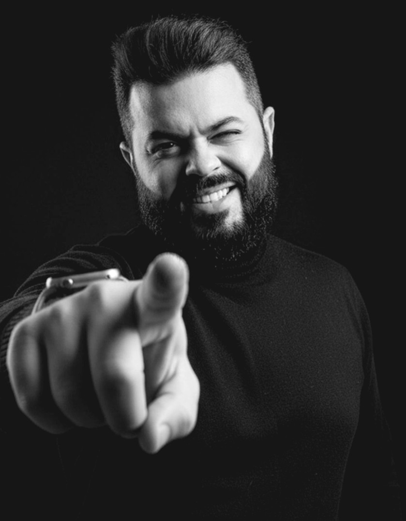 Hiram Furquim, publicitário, apontando para você